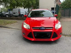 Rot Gebraucht 2014 Ford Focus Titanium Kombi | 5.450 € (Guter Preis)