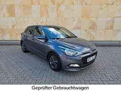 Grau Gebraucht 2017 Hyundai i20 YES! Limousine | 10.490 € (Fairer Preis)