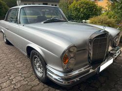 Grau Gebraucht 1966 Mercedes W111 | 64.990 €