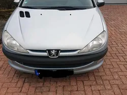 Blau Gebraucht 2001 Peugeot 206 Kleinwagen | 650 € (Guter Preis)