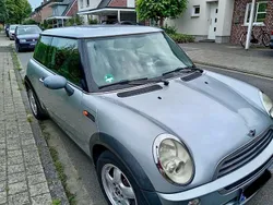 Silber Gebraucht 2005 Mini Cooper Kleinwagen | 1.890 €