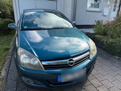 Grün Gebraucht 2007 Opel Astra GTC Coupé | 3.700 € (Etwas zu teuer)