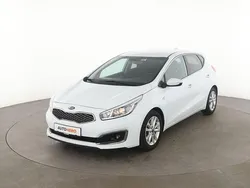Weiß Gebraucht 2018 Kia Ceed DREAM-TEAM Edition Limousine | 11.770 € (Fairer Preis)