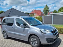 Grau Gebraucht 2015 Peugeot Partner Tepee Van / Kleinbus | 10.750 € (Etwas zu teuer)