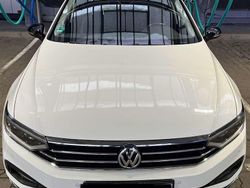 Weiß Gebraucht 2020 VW Passat Elegance Kombi | 21.600 € (Guter Preis)