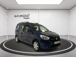 Blau Gebraucht 2017 Dacia Dokker Lauréate Van | 10.990 € (Fairer Preis)
