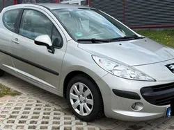 Silber Gebraucht 2006 Peugeot 207 Limousine | 2.499 € (Fairer Preis)