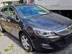 Schwarz Gebraucht 2012 Opel Astra Kombi | 4.300 € (Guter Preis)