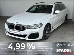 Alpinweiss uni Gebraucht 2022 BMW 520 M Sport Kombi | 30.789 € (Fairer Preis)