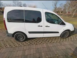 Weiß Gebraucht 2016 Citroën Berlingo Van / Kleinbus | 7.500 € (Etwas zu teuer)