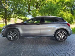 Grau Gebraucht 2017 Mercedes GLA200 SUV | 18.800 € (Fairer Preis)