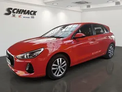 Rot Gebraucht 2018 Hyundai i30 Trend Limousine | 13.990 € (Fairer Preis)
