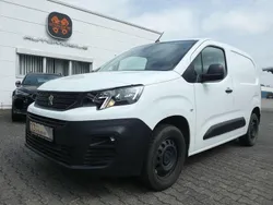 Weiß Gebraucht 2020 Peugeot Partner Premium Van / Kleinbus | 15.990 € (Etwas zu teuer)