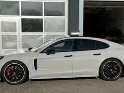 Grau Gebraucht 2017 Porsche Panamera Turbo Sport Limousine | 59.700 € (Etwas zu teuer)