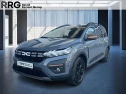 Grau Gebraucht 2024 Dacia Jogger Extreme Van / Kleinbus | 20.990 € (Fairer Preis)