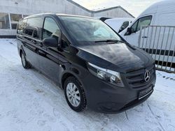 Obsidianschwarz (metallic) Gebraucht 2017 Mercedes Vito Van | 19.623 € (Etwas zu teuer)