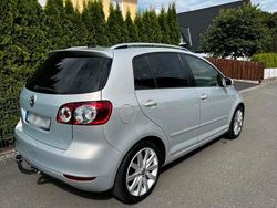Silber Gebraucht 2010 VW Golf VI Highline Kombi | 5.999 € (Etwas zu teuer)