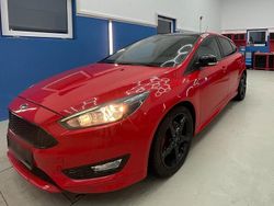 Rot Gebraucht 2016 Ford Focus ST-Line Limousine | 9.599 € (Guter Preis)