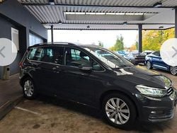 Grau Gebraucht 2019 VW Touran Highline Van / Kleinbus | 20.950 € (Fairer Preis)