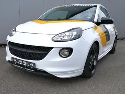 Weiß Gebraucht 2015 Opel Adam Edition Kleinwagen | 10.450 € (Etwas zu teuer)