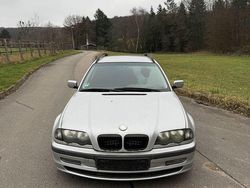Silber Gebraucht 2001 BMW 318 Kombi | 2.350 €
