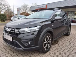 Schwarz Gebraucht 2023 Dacia Sandero Expression Kleinwagen | 15.890 € (Fairer Preis)