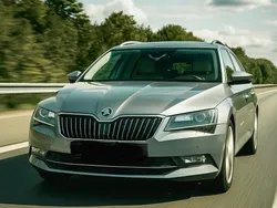 Grau Gebraucht 2019 Skoda Superb LAURIN & KLEMENT Kombi | 18.990 € (Guter Preis)