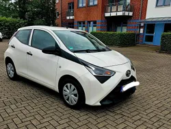 Weiß Gebraucht 2020 Toyota Aygo X-play Kleinwagen | 9.500 € (Fairer Preis)