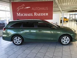 Grün Gebraucht 2023 Kia Ceed Sportswagon Kombi | 25.250 € (Fairer Preis)