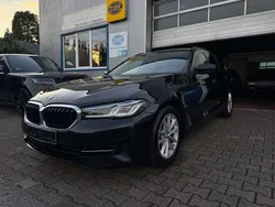 Saphirschwarz Gebraucht 2021 BMW 520 Performance Kombi | 21.999 € (Superpreis)