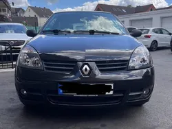 Schwarz Gebraucht 2006 Renault Clio II Kleinwagen | 2.100 €