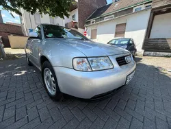Silber Gebraucht 2001 Audi A3 Ambiente Limousine | 1.699 € (Fairer Preis)