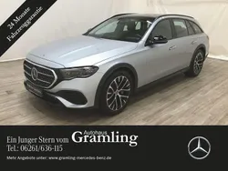 Hightechsilber (metallic) Gebraucht 2024 Mercedes E300 Night Kombi | 72.489 €