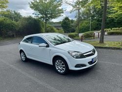 Weiß Gebraucht 2009 Opel Astra GTC Selection Limousine | 2.100 € (Teuer)