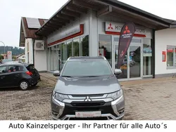 Grau Gebraucht 2019 Mitsubishi Outlander P-HEV Edition SUV | 21.900 € (Etwas zu teuer)