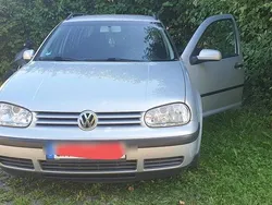 Silber Gebraucht 1999 VW Golf IV Kombi | 1.500 €