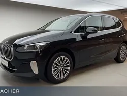 Schwarz Neu 2025 BMW 218 Active Tourer Luxury Line Van / Kleinbus | 33.390 € (Superpreis)