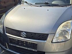 Silber Gebraucht 2006 Suzuki Swift Kleinwagen | 1.800 €