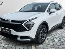 Weiss / deluxeweiss Neu 2025 Kia Sportage Urban SUV | 27.970 € (Fairer Preis)