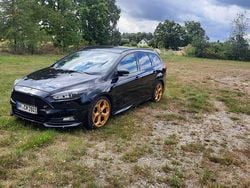 Schwarz Gebraucht 2015 Ford Focus ST Kombi | 10.250 € (Fairer Preis)