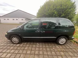 Grün Gebraucht 2000 Chrysler Voyager Van / Kleinbus | 750 € (Guter Preis)