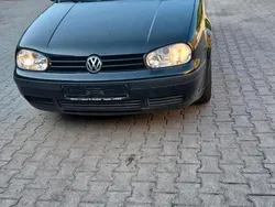 Schwarz Gebraucht 2003 VW Golf IV Kleinwagen | 400 €
