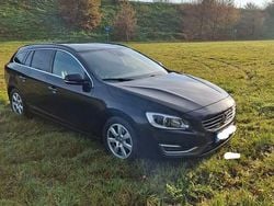 Schwarz Gebraucht 2014 Volvo V60 Summum Kombi | 11.500 € (Fairer Preis)