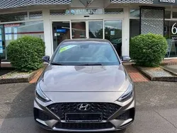 Silky bronze metallic Gebraucht 2023 Hyundai i30 N Line Limousine | 21.900 € (Fairer Preis)