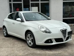 Weiß Gebraucht 2011 Alfa Romeo Giulietta Super Kleinwagen | 3.450 € (Guter Preis)