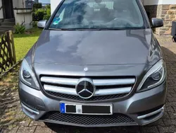 Grau Gebraucht 2012 Mercedes B200 Van / Kleinbus | 5.499 €