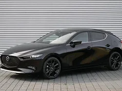 Jet black Neu 2025 Mazda 3 Homura-Line Limousine | 27.489 € (Guter Preis)