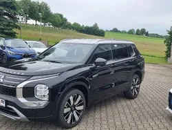 Kristallschwarz / sterlingsi Gebraucht 2025 Mitsubishi Outlander P-HEV Top SUV | 56.290 € (Etwas zu teuer)