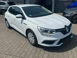Weiß Gebraucht 2016 Renault Mégane IV Life Limousine | 5.900 € (Fairer Preis)