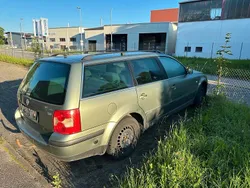 Grün Gebraucht 2001 VW Passat Kombi | 380 € (Fairer Preis)
